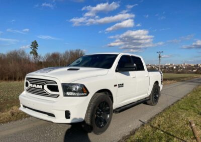 RAM 1500 Sport 2015 v plné výbavě skladem v České republice.